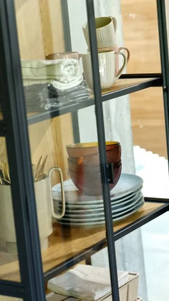 TRAPPEDAL Skænke Og Vitrineskabe|Skænke Og Vitrineskabe|Vitrineskab eg/sort